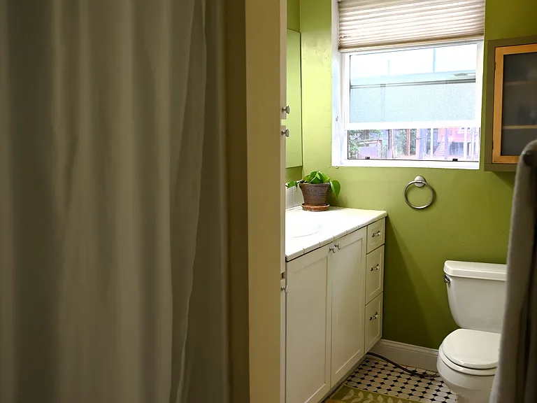 332 Howard St — Photo 7