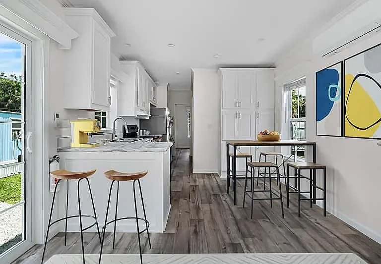 Oak Shores — Photo 1