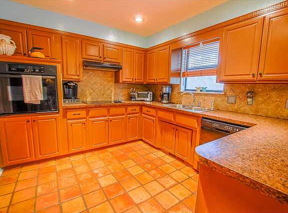 3rd image of 208 E Parkland Dr