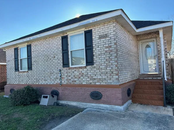 13621 N Cavelier Dr, New Orleans, LA 70129
