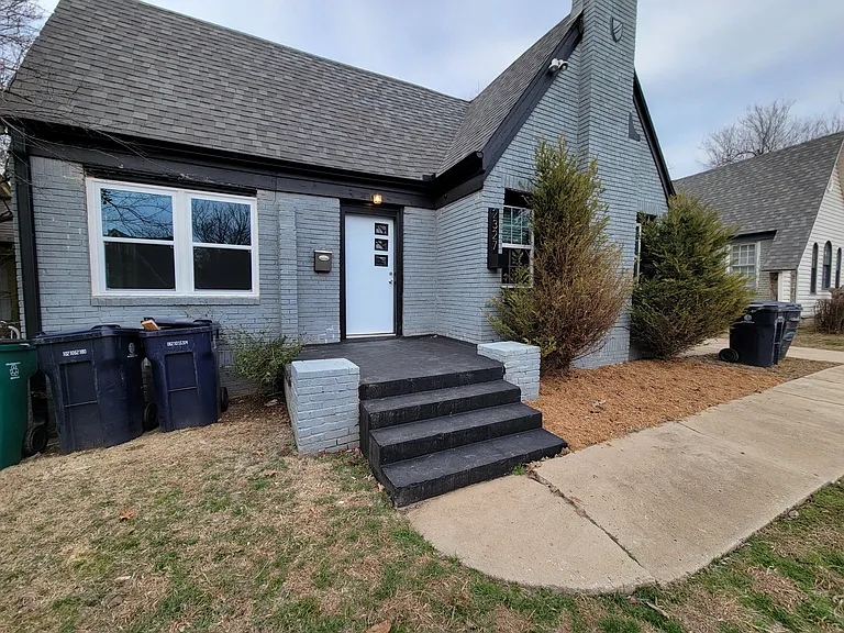 2327 NW 21st St — Photo 1