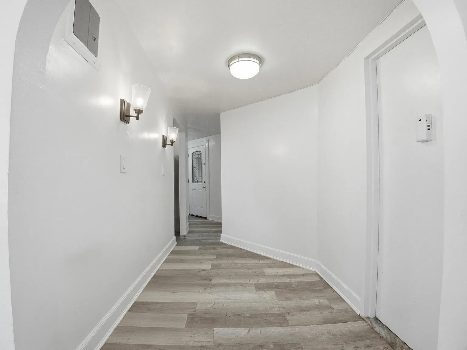 3 bed, 950 sqft, $3,300 — Photo 1
