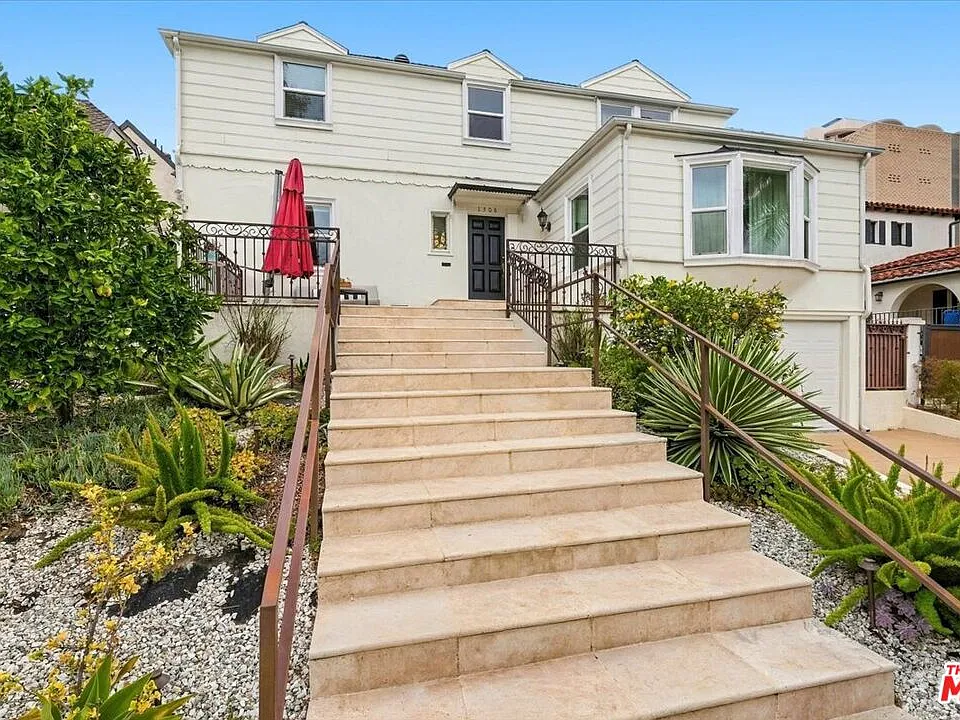1306 Holmby Ave