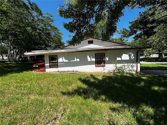 3rd image of 1910 2nd Ave