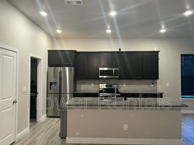1226 E 92nd St — Photo 6