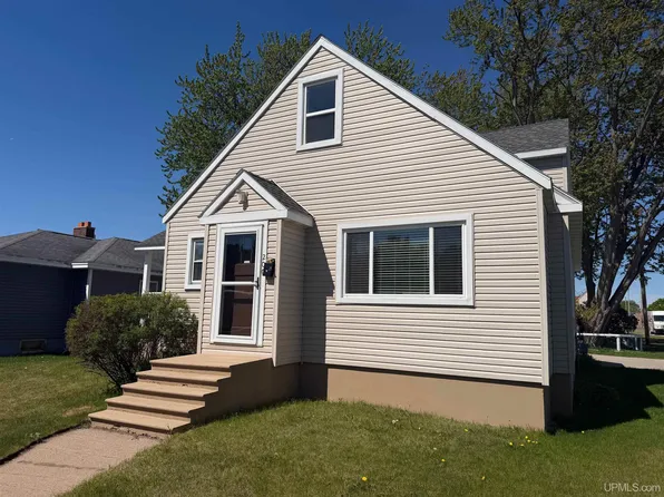 200 S 22nd St, Escanaba, MI 49829