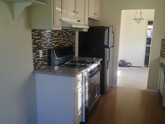 5th image of 5823 Hillsdale Blvd #House