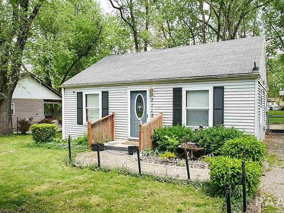 3rd image of 2118 N Northcrest Dr