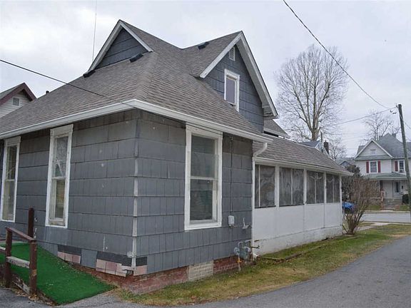 3rd image of 753 S Jackson St