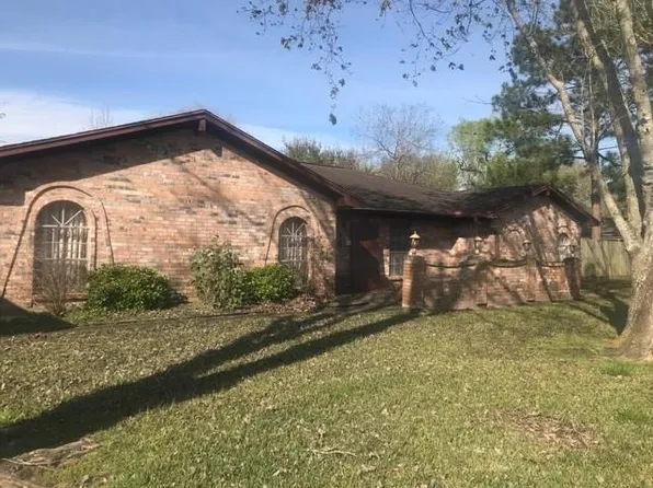 817 Cannan Dr, Angleton, TX 77515