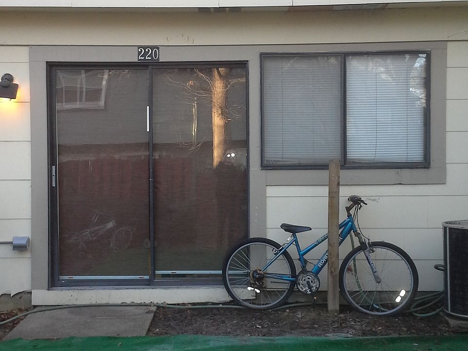 2nd image of 220 Stratford Pl