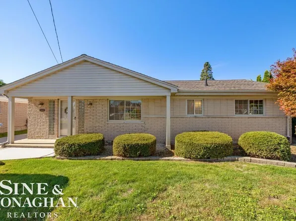 38015 Circle Dr, Harrison Township, MI 48045