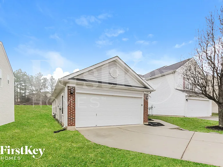 7307 Woodbourne Ln — Photo 2