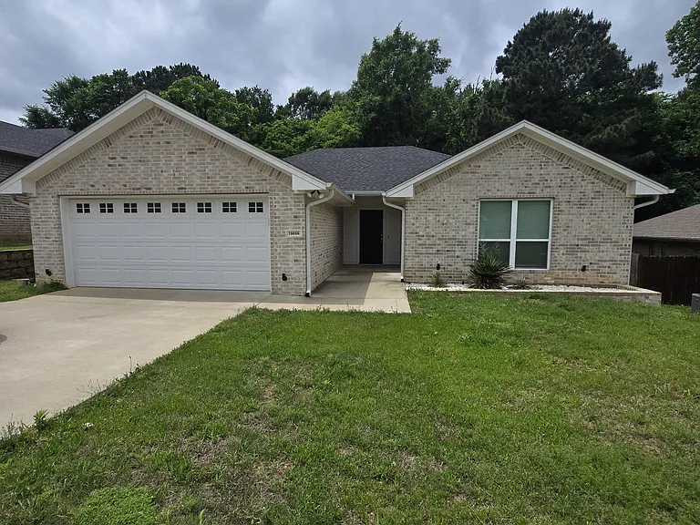 19866 Meadow West Ln — Photo 1