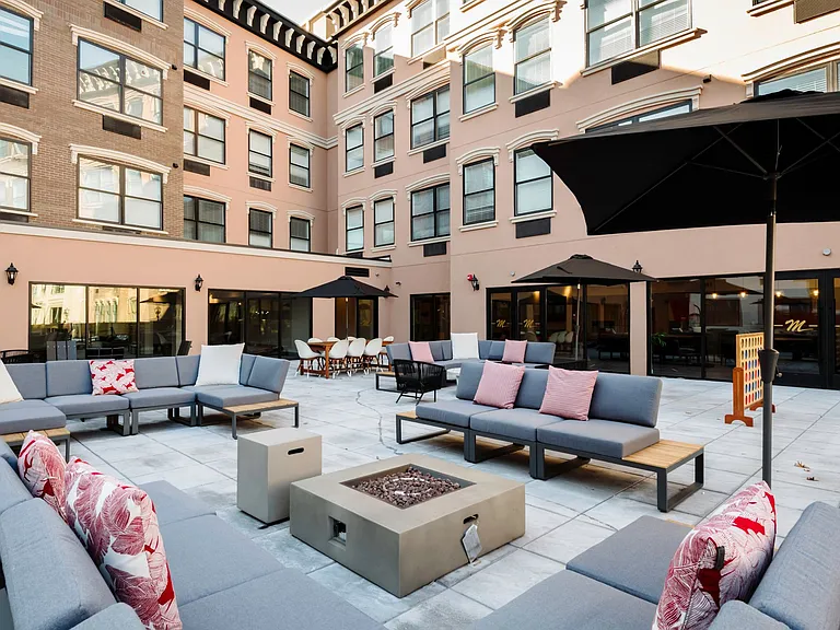 Meridia Brownstones — Photo 2