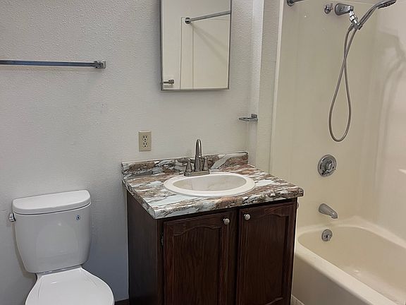 4th image of W528 Park Dr #11