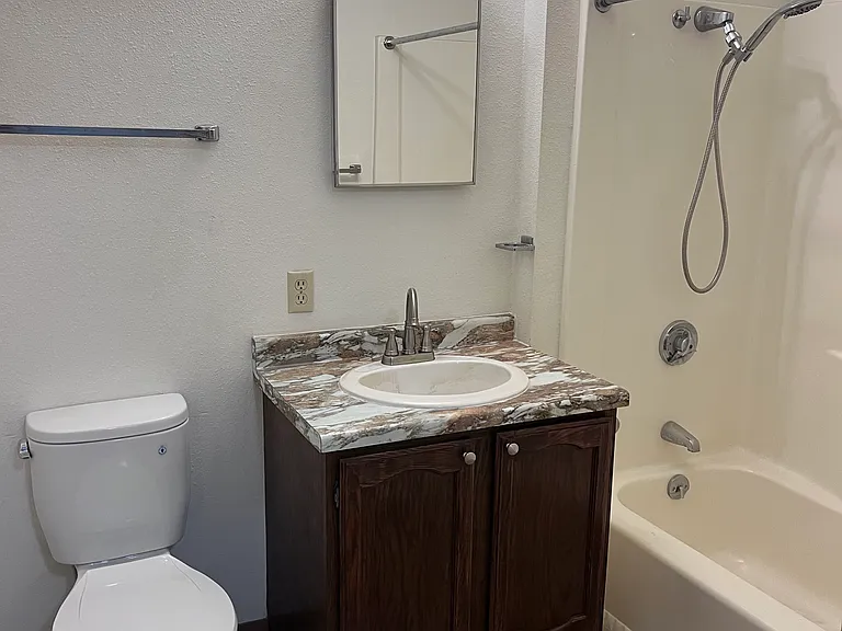 W528 Park Dr #1 — Photo 3