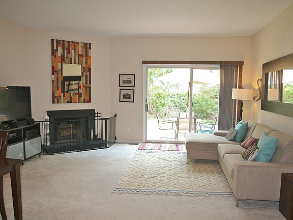 Living Rm w/Fireplace