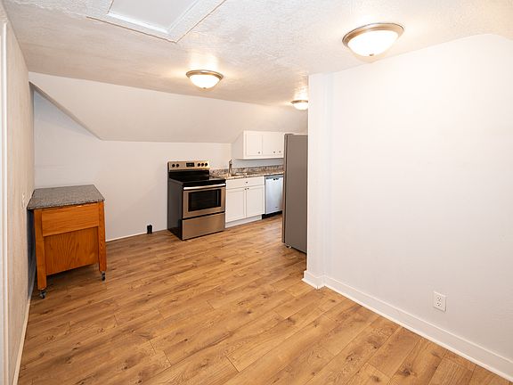 Dining area/kitchen