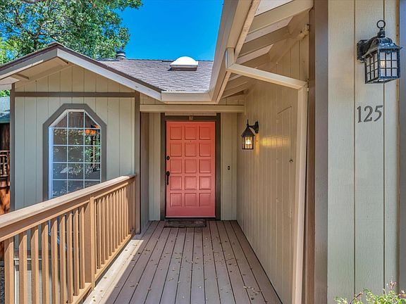 2nd image of 125 Iolanthus Avenue