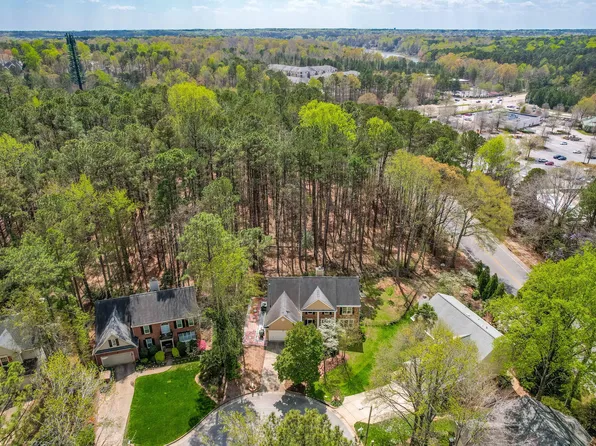121 Woodruff Ct, Cary, NC 27518
