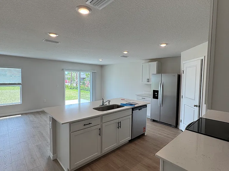 1106 Bourbon Ave — Photo 3