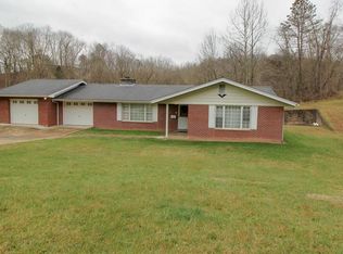 9981 Coal River Rd, Saint Albans, WV 25177