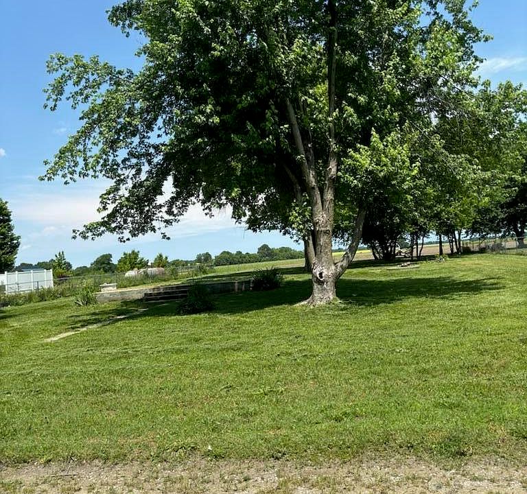 2nd image of 546 SE 40th Road