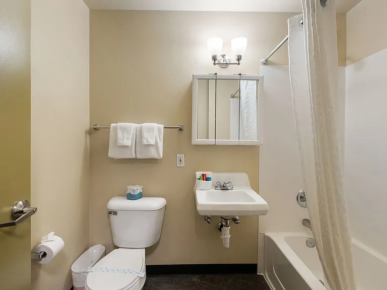Pacific Inn Apartments — Photo 14