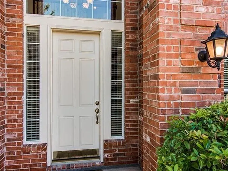 1016 Thorncliff Trl — Photo 3