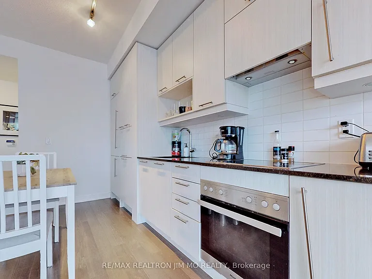 199 Richmond St W #2105 — Photo 16