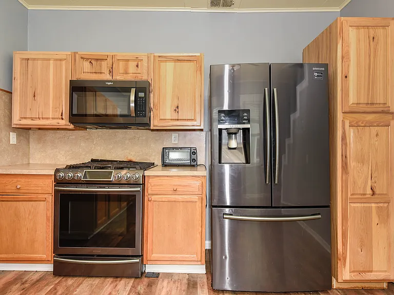 256 1/2 E Grove St #256 — Photo 8