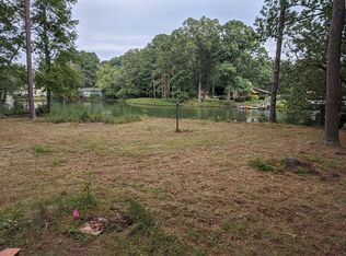 56 Cherokee Trl, Kilmarnock, VA 22482