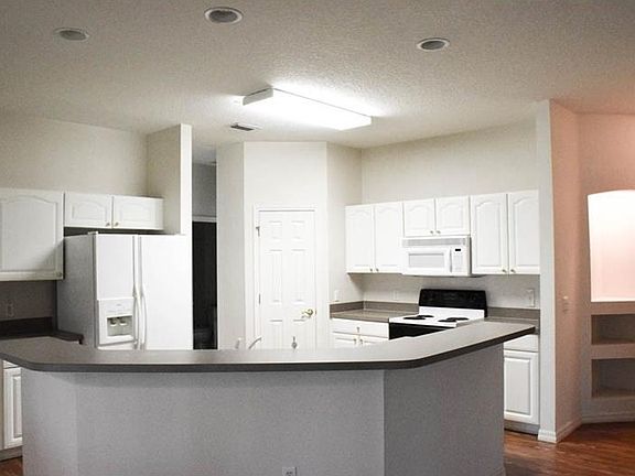 3rd image of 23510 Oak Prairie Cir