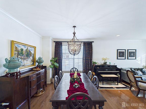 4th image of 28 Wisniewski Rd