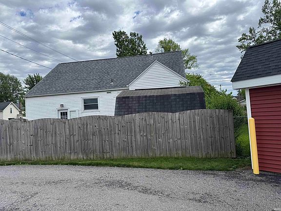 4th image of 109 E Roe St