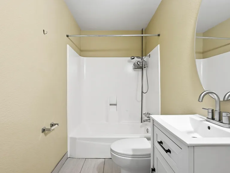2124 Burton Dr #204 — Photo 20