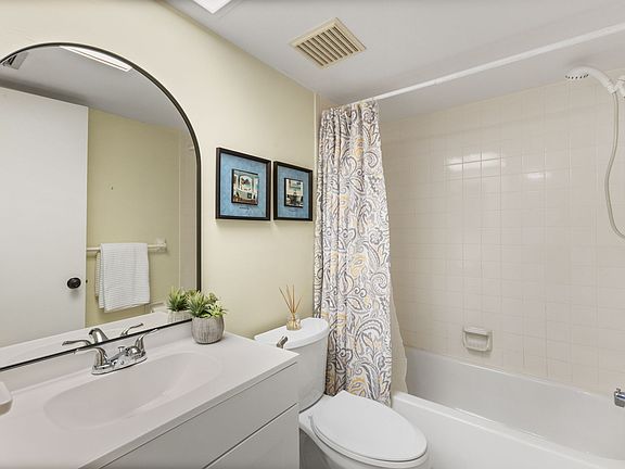 4th image of 104 Lakeview Ct