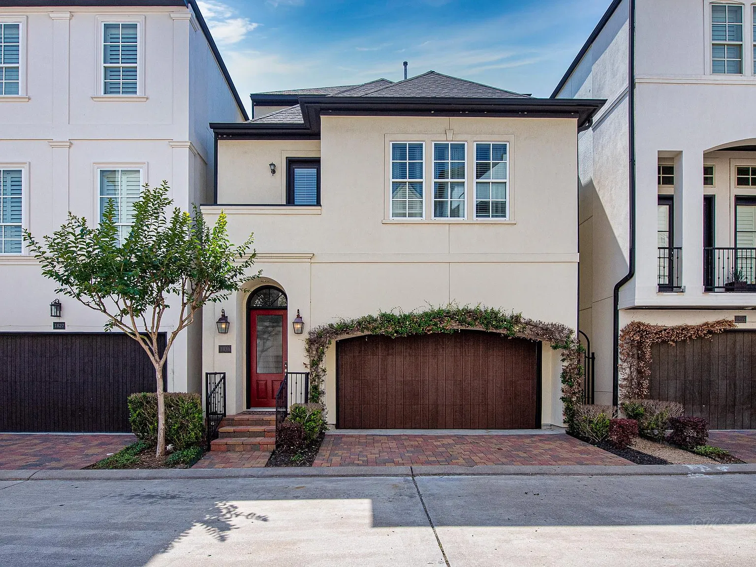 3 bed, 3.5 bath, 3300 sqft, $3,400 — Photo 1