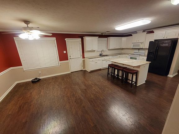 Kitchen and Dining Area. Counter Stools and Refrigerator included w/ Rental