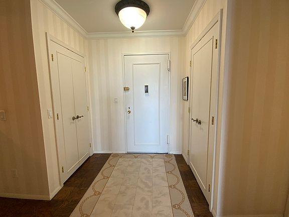 3rd image of 27010 Grand Central Pkwy APT 28Z