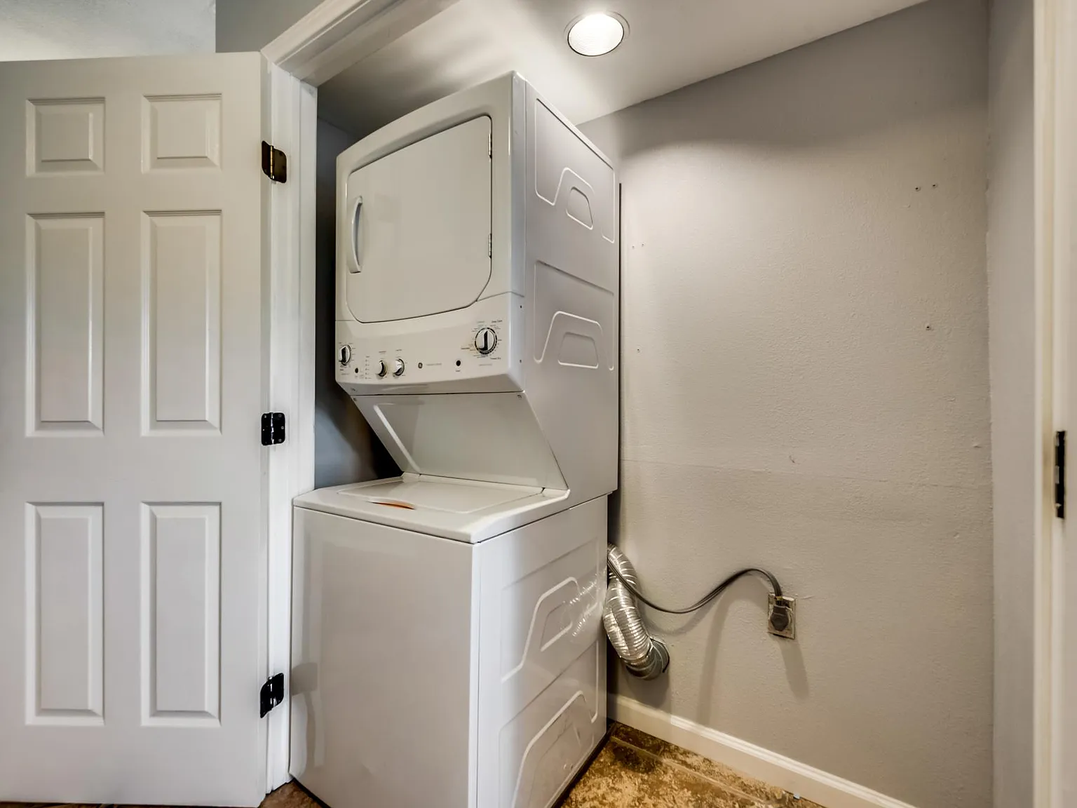 2207 Park Hill Dr — Photo 4