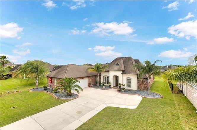 1st image of 120 Oxbow Dr