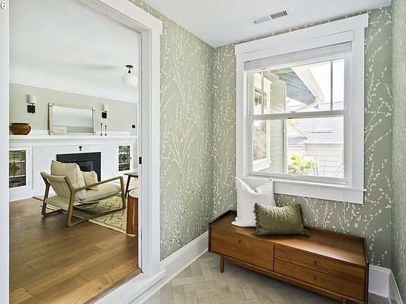 2nd image of 3804 SE Carlton St