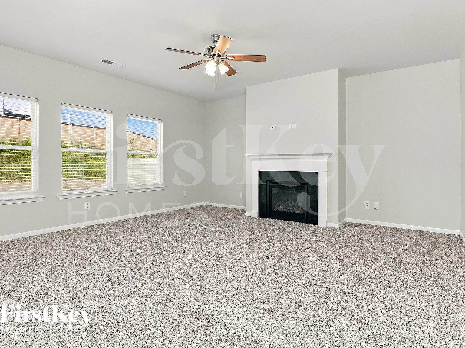 4 bed, 2.5 bath, 2572 sqft, $2,385 — Photo 4