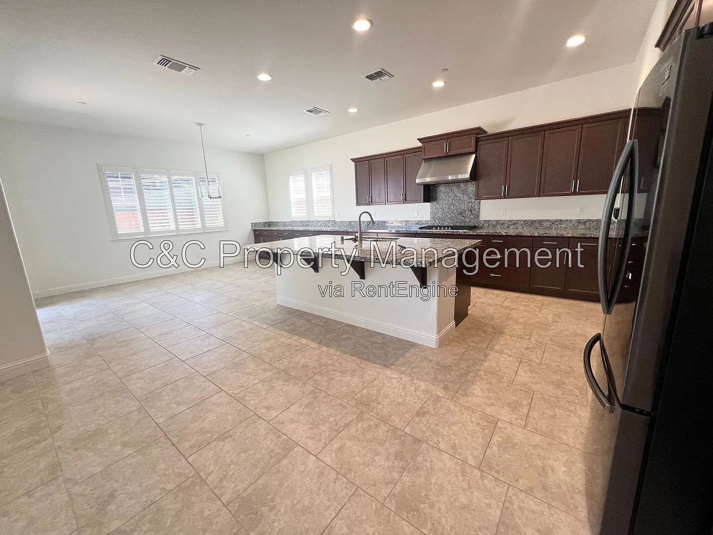 5 bed, 4.0 bath, 3601 sqft, $5,500 — Photo 2