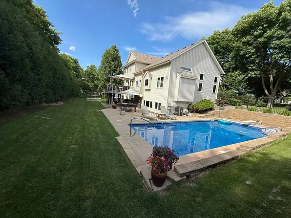 20439 Islandview Cir, Lakeville, MN 55044