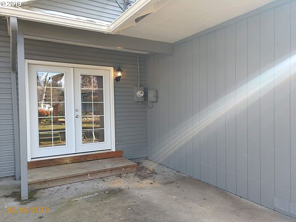 4th image of 744 NE Nash St