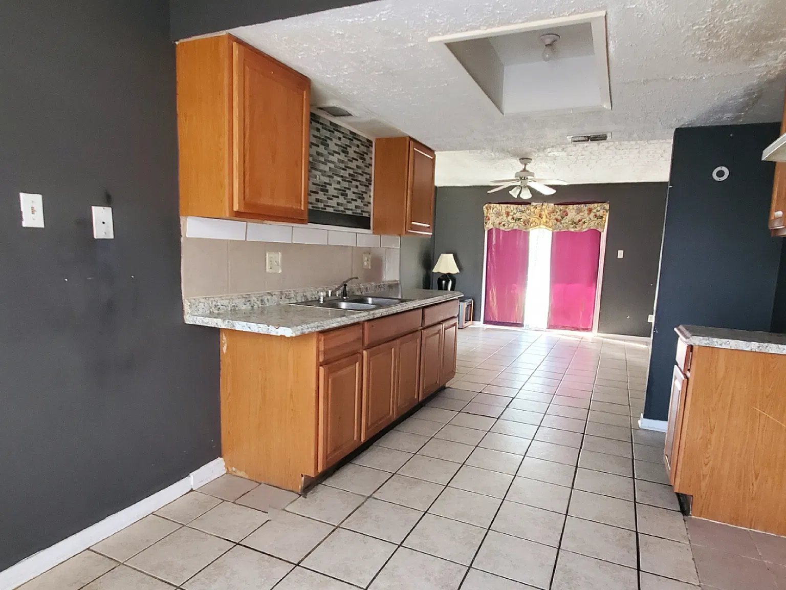 4 bed, 1.5 bath, 1281 sqft, $1,550 — Photo 2