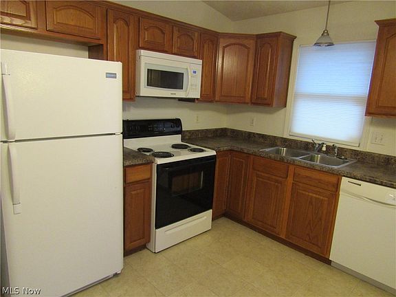 5th image of 3237 E Saint Charles Dr